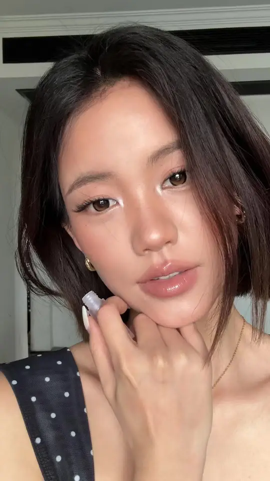 喜欢亚裔妆的小宝们，一定要试试这只双头唇釉