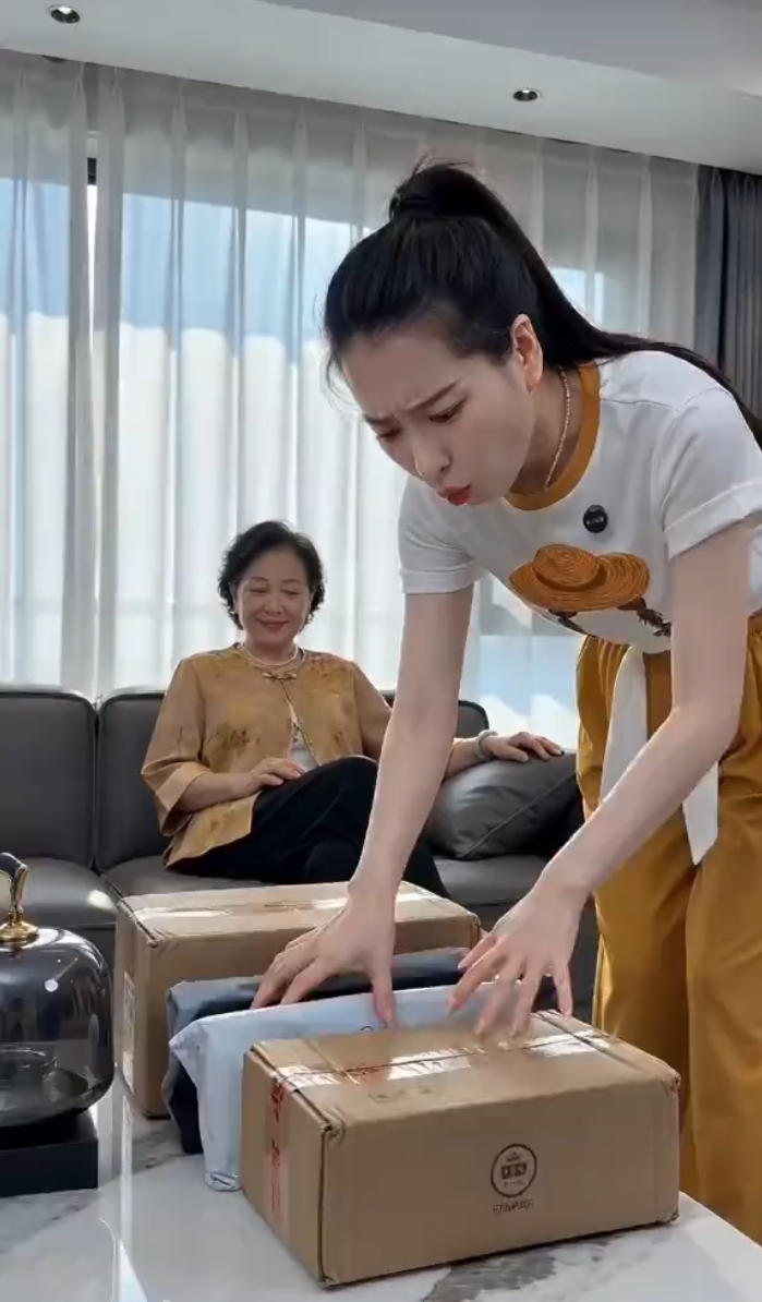 给自己亲妈买的夏季妈妈装